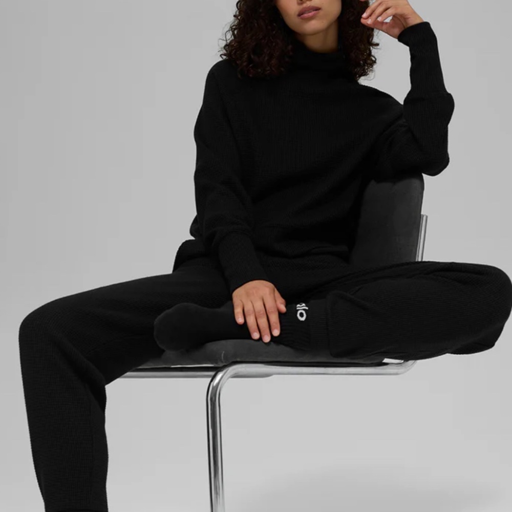 Alo - Waffle Weekend Escape Mock Neck Long Sleeve - Size Large - Black